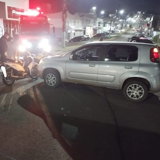 Colisão entre carro e moto deixa jovem ferida em São Lourenço do Oeste