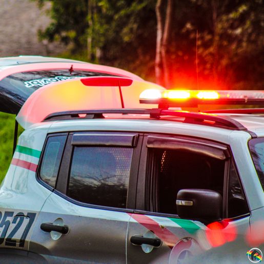 Dois homens são presos por violência doméstica na região