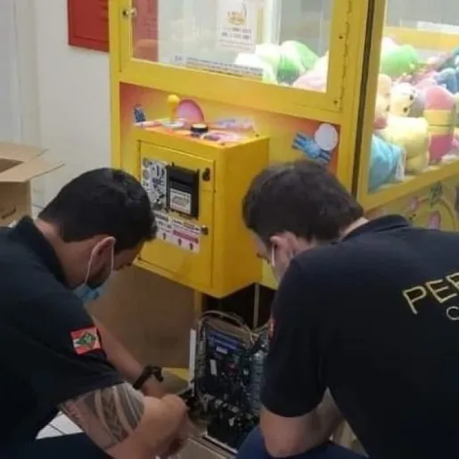 Perícia descobre que máquina de bichinhos engana usuários