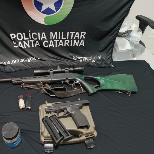 Homem é preso ao disparar arma de fogo em via pública no interior de SMO