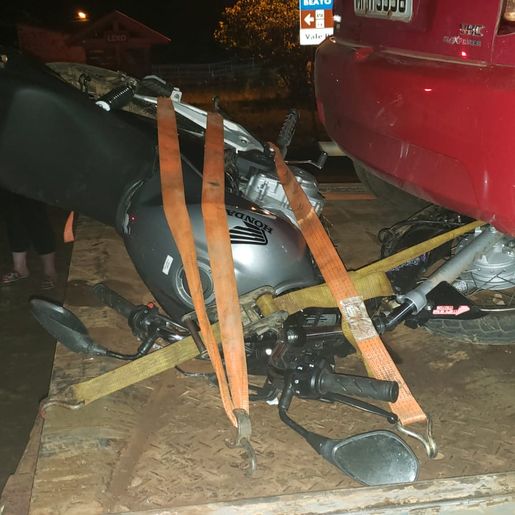 VÍDEO: Duas pessoas ficam gravemente feridas em acidente no interior de São João do Oeste