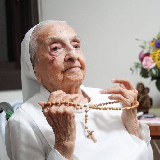 Considerada a pessoa mais velha do mundo, freira gaúcha morre aos 116 anos