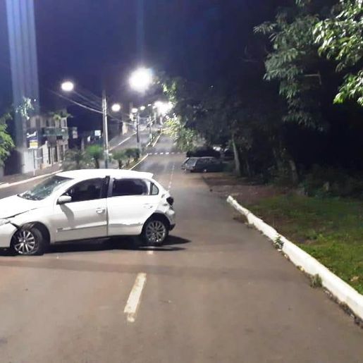 Motorista capota carro no centro de Mondaí e tem CNH apreendida