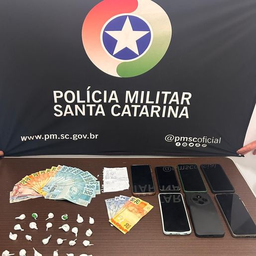 Casal é preso por tráfico de drogas após abordagem da Polícia Militar em Maravilha