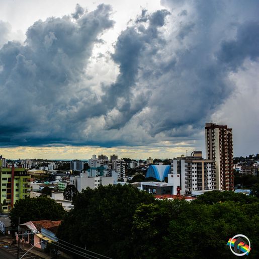 Calorão antecede a chegada de uma frente fria em SC; veja o que esperar