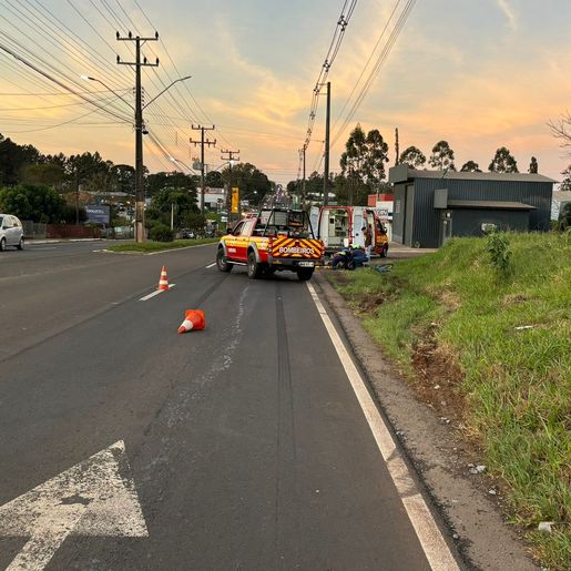 Ciclista fica gravemente ferido em colisão com carro na Avenida Willy Barth