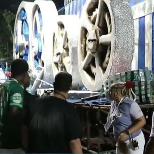 Menina de 11 anos tem perna amputada após ser prensada por carro alegórico no Rio