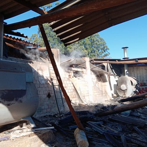 Incêndio em aviário mobiliza Bombeiros em São Bernardino