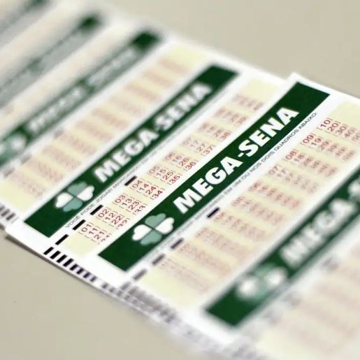 Três apostas acertam as seis dezenas da Mega-Sena