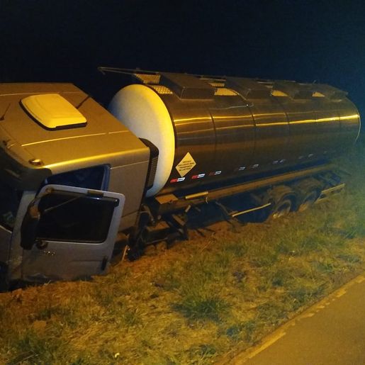 Colisão frontal deixa dois feridos em São José do Cedro
