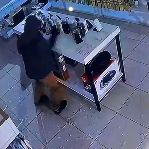 Loja de celulares é alvo de furto em Descanso e prejuízo chega a R$ 30 mil