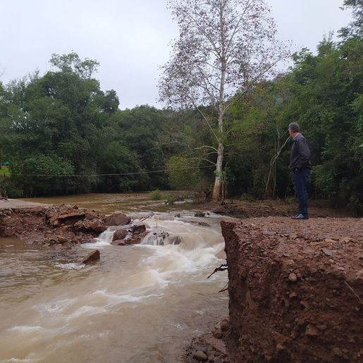 Pontes estão interditadas em decorrência das chuvas em Santa Helena