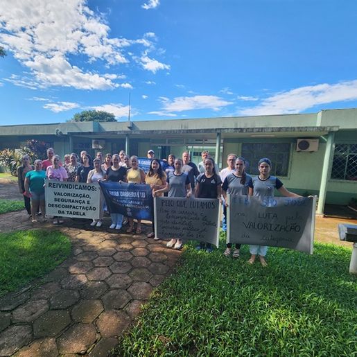 Professores em greve se reúnem com prefeito em Itapiranga