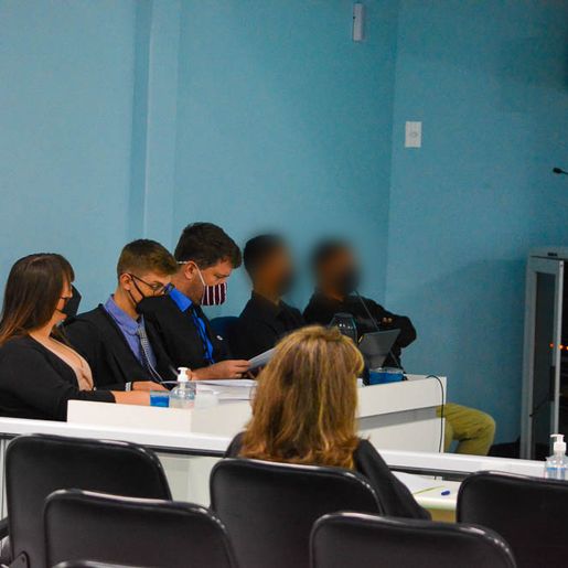 Pai e filho acusados de tentativa de homicídio são absolvidos em júri popular