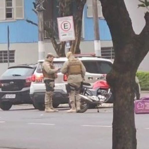 Adolescente atropela policial durante fuga e acaba apreendido em SMOeste