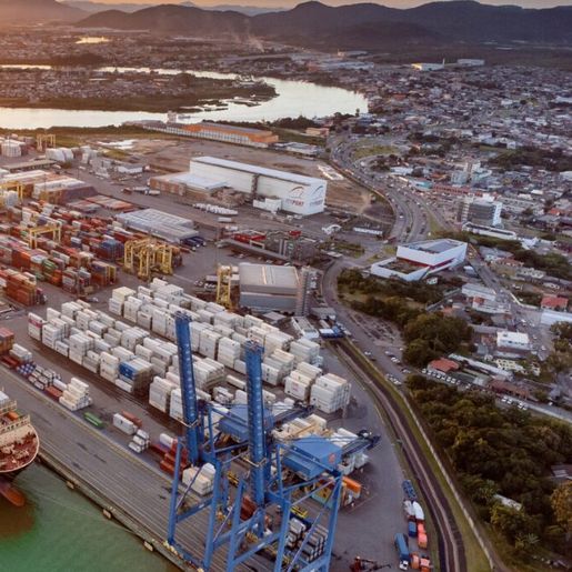 Exportadoras de SC sentem queda de 70% nos pedidos dos EUA antes do início do tarifaço