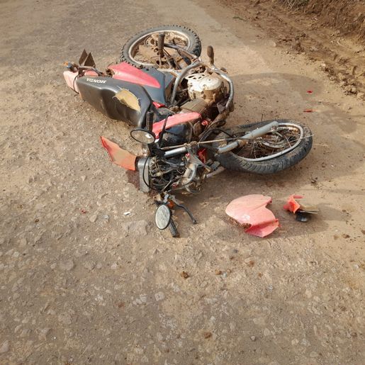 Menor sofre ferimentos em colisão de moto em Anchieta