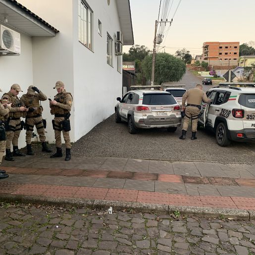 Seis homens são detidos por perturbação e resistência em SMOeste