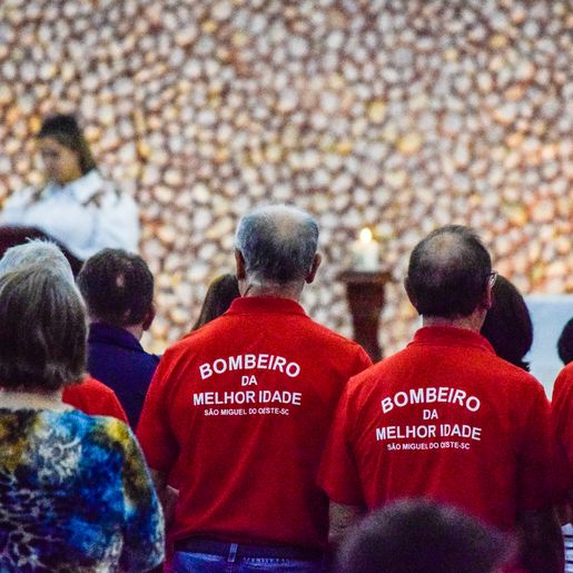 Culto ecumênico faz homenagem a bombeiros vítimas de acidente na BR 282