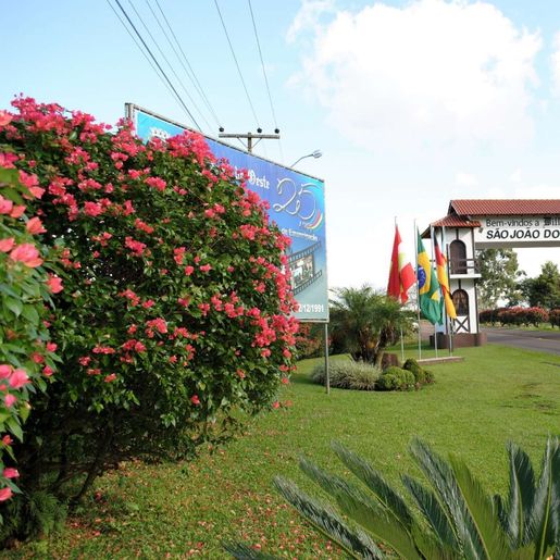 Prefeito de São João do Oeste reduz o próprio salário e de secretários