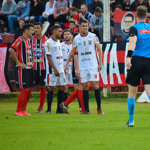 Em jogo de confusão e gol contra, Guarani é superado pelo Cometa