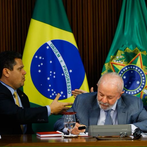 Com posições contrárias, Congresso e Planalto discutem futuro do IOF no Supremo