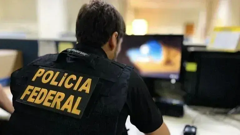 PF faz operação contra lavagem de dinheiro e bloqueia R$ 316 milhões
