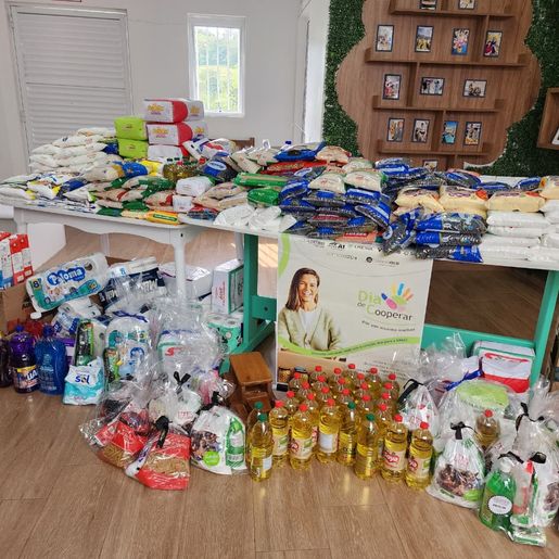 Campanha Dia C de Cooperar entrega mais de 500 itens para APAE de Itapiranga