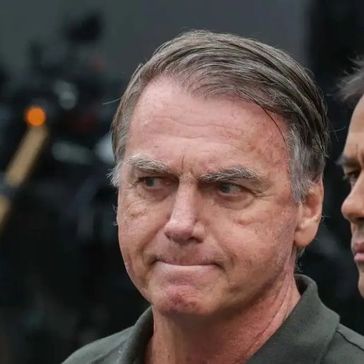 Médicos confirmam hérnia e Bolsonaro deve passar por nova cirurgia, diz advogado