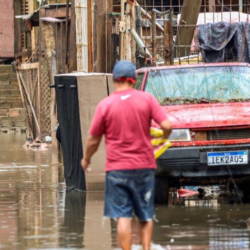 Empregados domésticos atingidos por cheias no RS receberão benefício