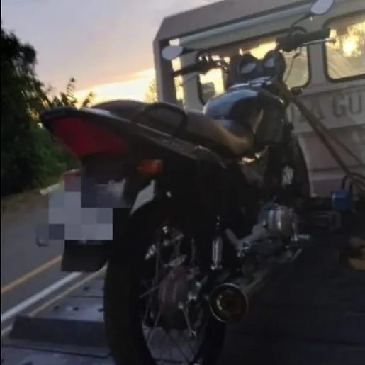 Adolescente de 16 anos é flagrado pilotando moto irregular em Mondaí