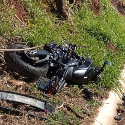 Colisão entre carro e moto deixa homem gravemente ferido em Pinhalzinho