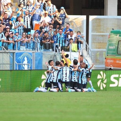 Com Arena lotada, Grêmio vence e é pentacampeão gaúcho