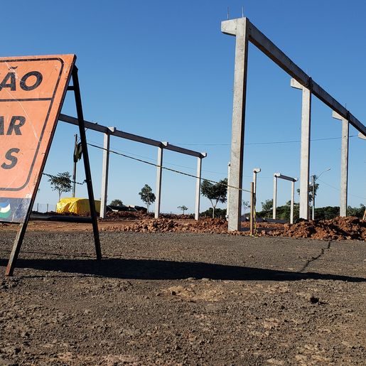 Estrutura que vai abrigar animais na 10ª FAIC começa a ser montada