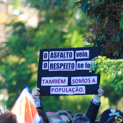 Servidores Públicos Municipais fazem protesto em frente a prefeitura