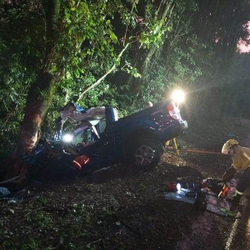 Motorista fica preso às ferragens após acidente na BR-282