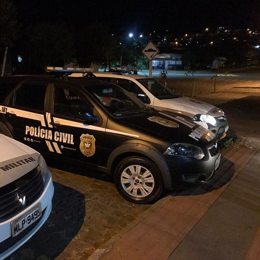 Foragido por homicídio é preso após agredir companheira em SMOeste