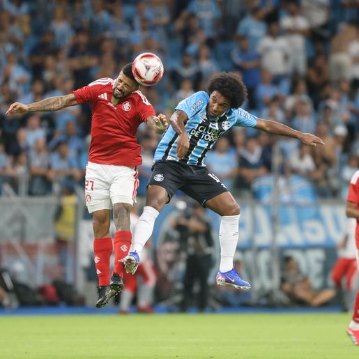 Grêmio bate o Inter na Arena e se aproxima do título do Gauchão