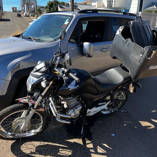Motociclista fica ferido em colisão no centro de São Miguel do Oeste