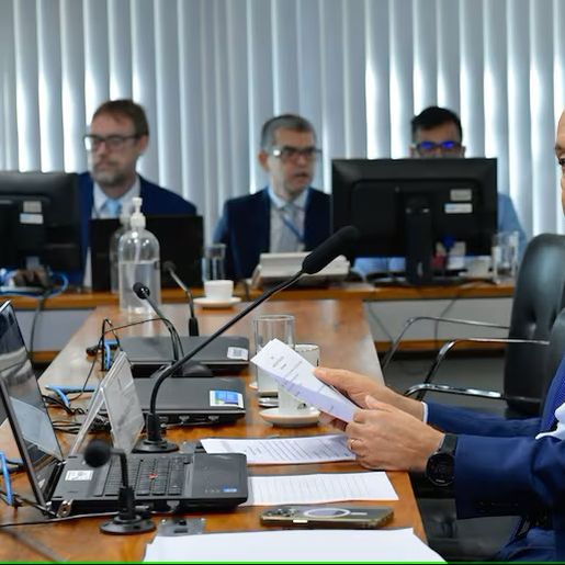 Prévia do Orçamento indica aumento do salário mínimo para R$ 1.502 em 2025