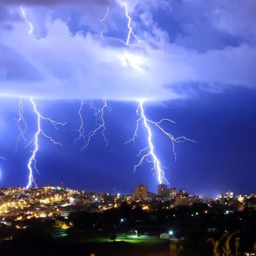 Granizo, raios e ventos fortes: temporais severos ameaçam Santa Catarina
