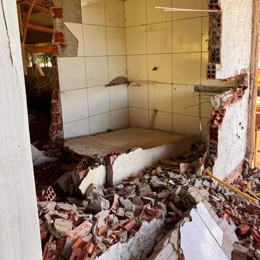 Muro desaba e deixa homem de 68 anos ferido em Descanso