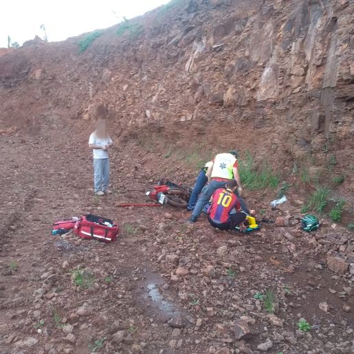 Motociclista fica ferido ao cair em barranco em Iporã do Oeste