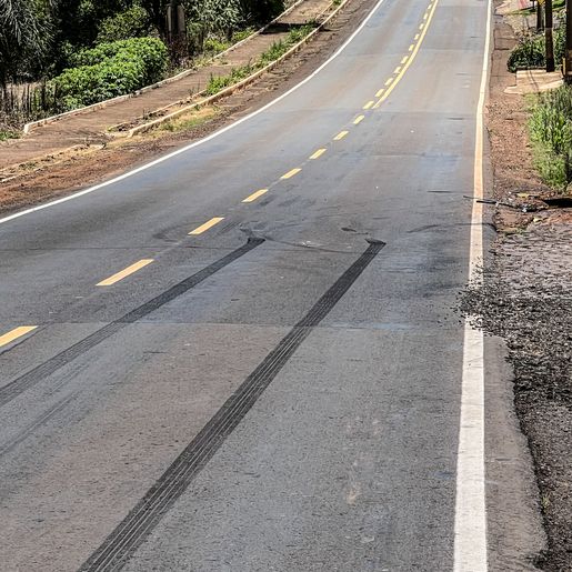 Colisão frontal deixa rapaz levemente ferido na SC-163 em Descanso