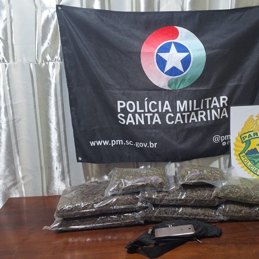 Dupla é presa com mais de 4 kg de skunk após perseguição em Dionísio Cerqueira