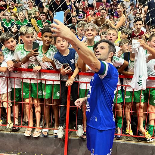 Falcão brilha em São Miguel do Oeste em jogo das lendas com Sotilli