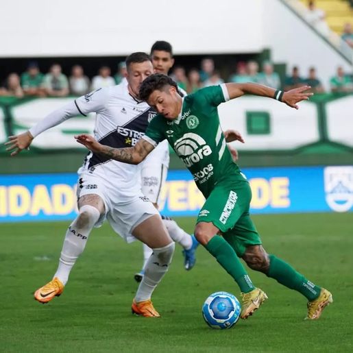 Chapecoense empata no final e evita derrota na Arena Condá