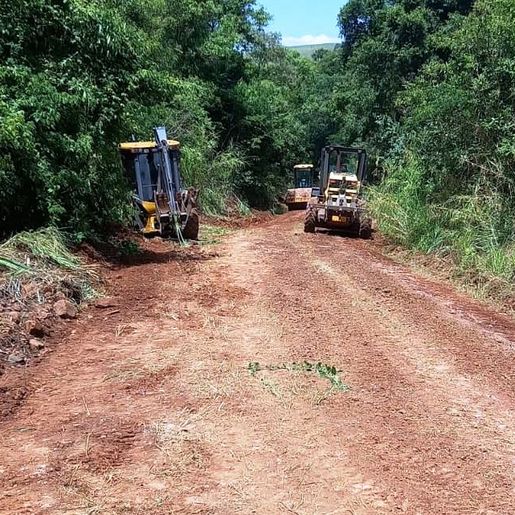 Equipe de obras retoma serviços de recuperação de estradas segunda, 02