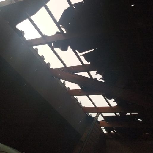 Vento forte causa destelhamento em pelo menos quatro residências em Itapiranga