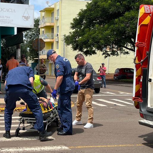 Motociclista fica ferido em colisão contra carro no bairro Sagrado Coração